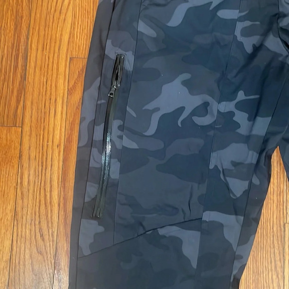 Cambia Jogger Pants Camo Black Grey women’s size 38 Medium - Picture 3 of 8